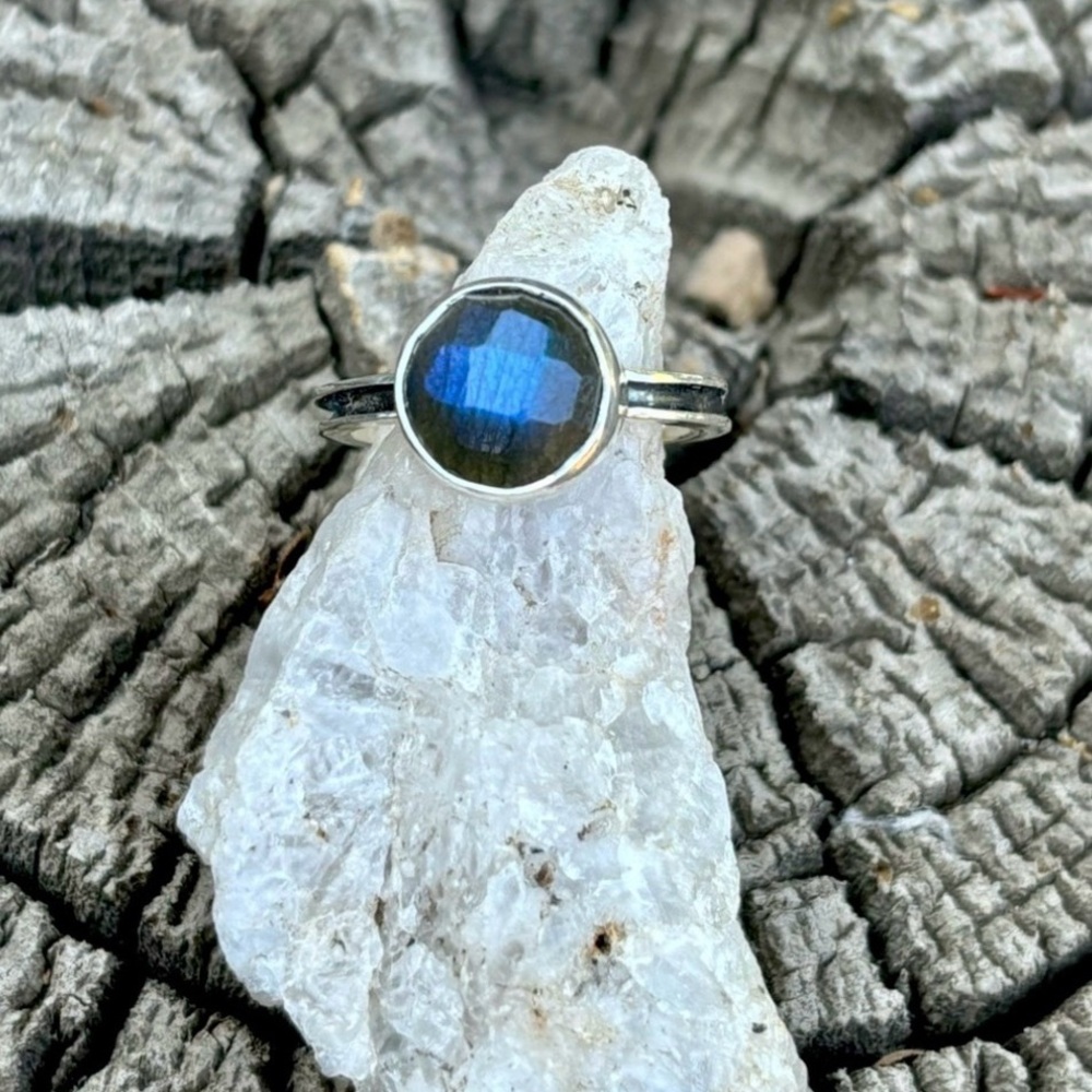 Labradorite Ring - Picture 6 of 13